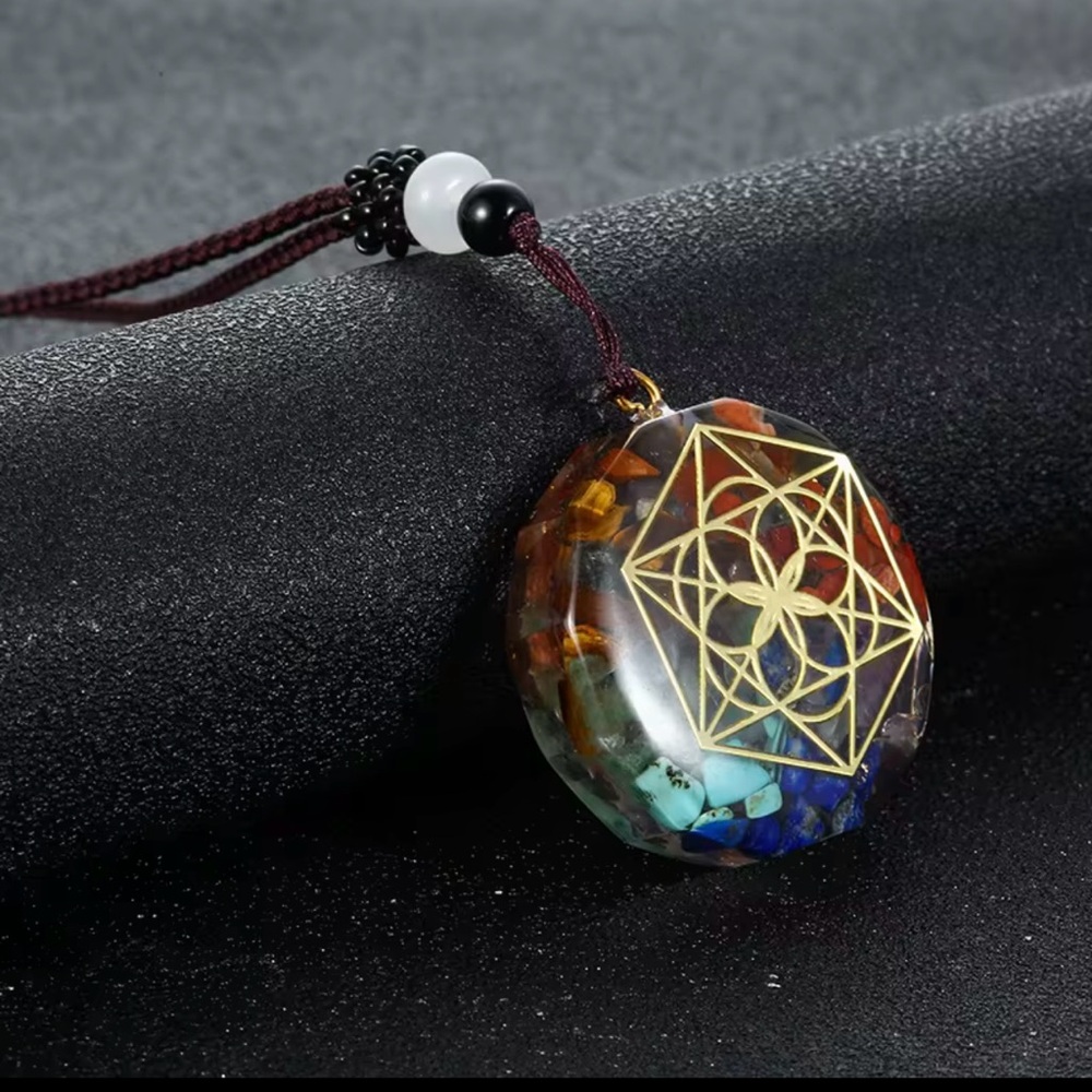 Natural Quartz Pendant 7 Chakra Crystal Healing Talisman Necklace for Men Women